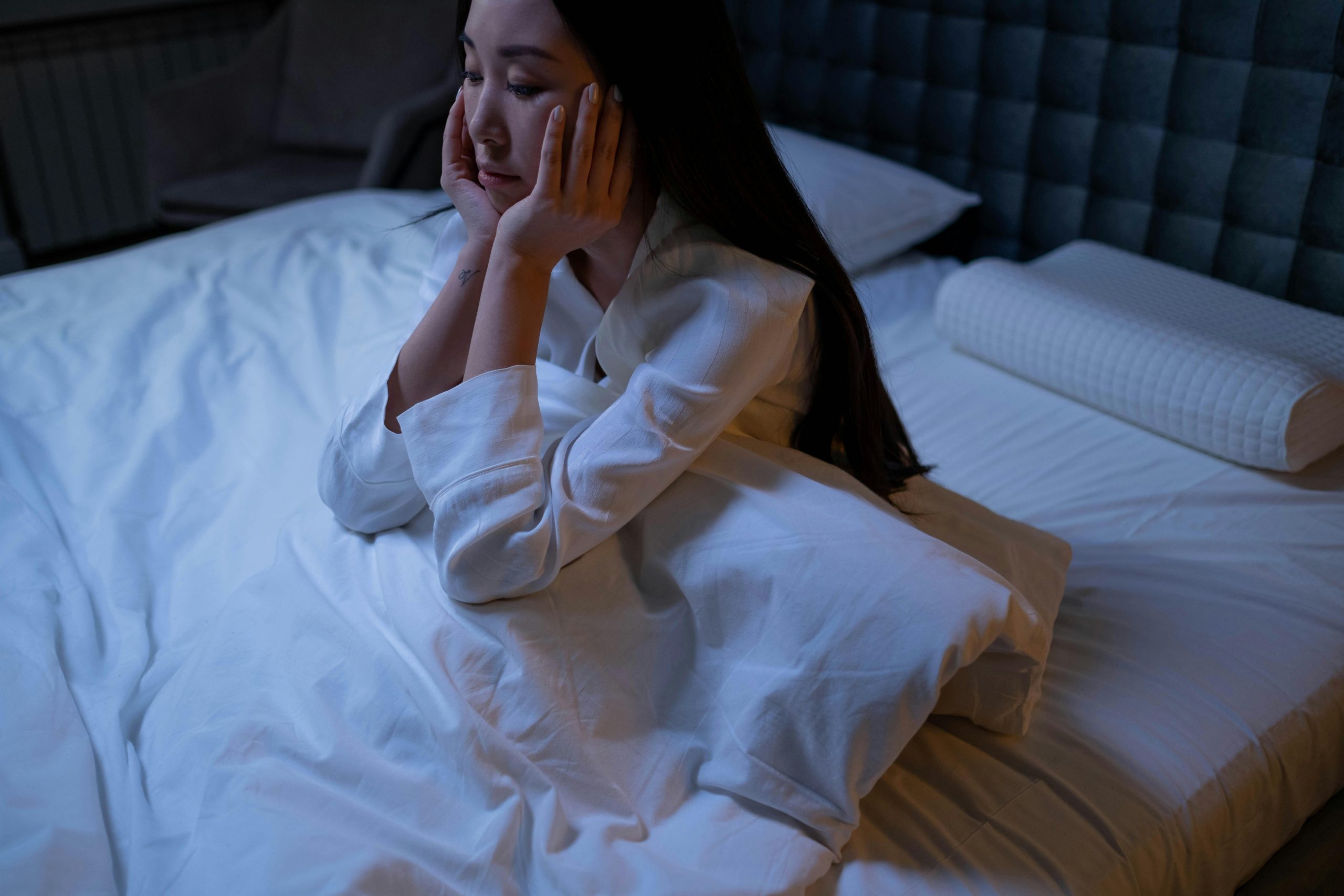 Person in bed who can't sleep